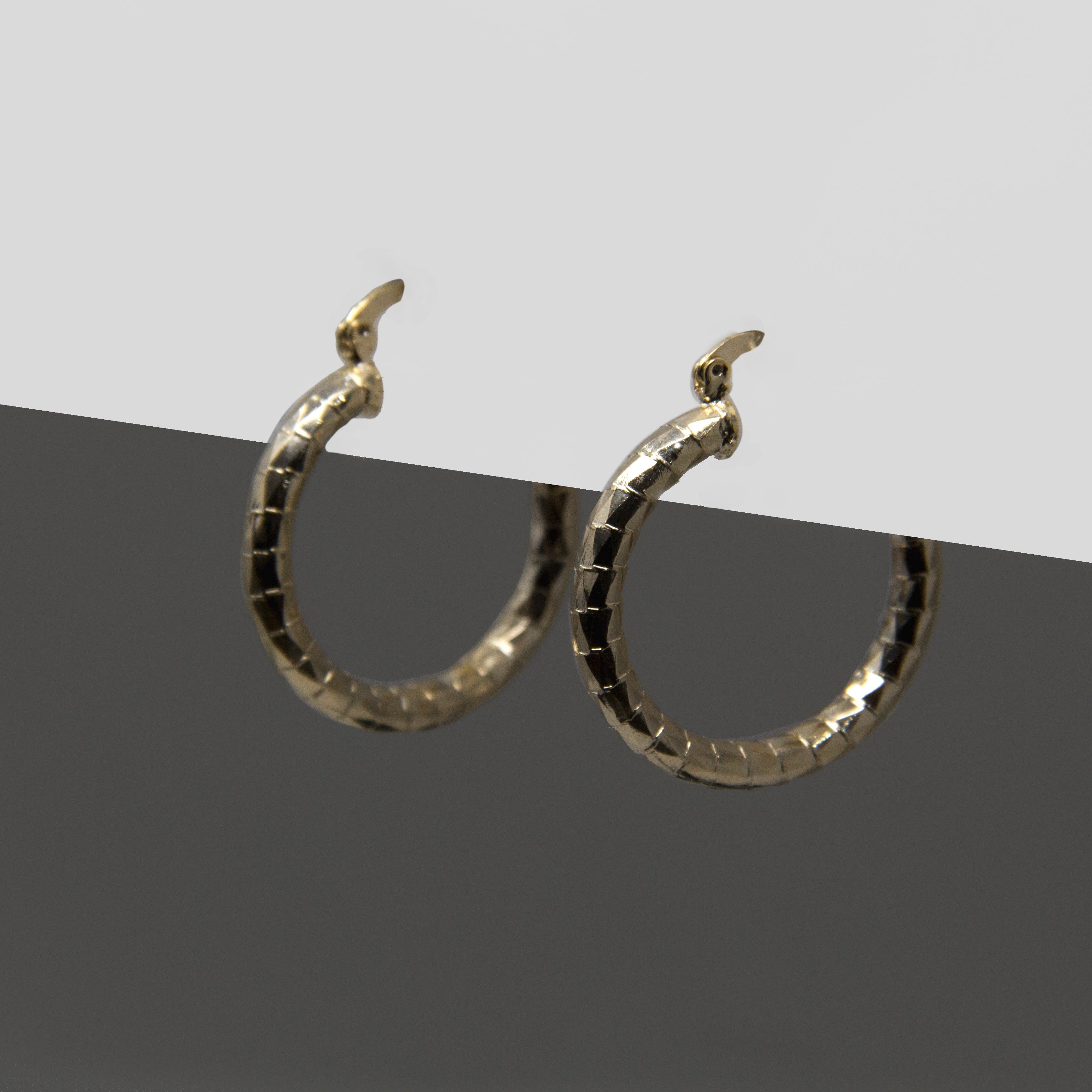 GOLD SMALL HOOPS