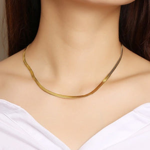 ESSENTIAL SNAKE NECKLACE