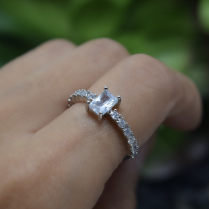 SILVER SPARK RING