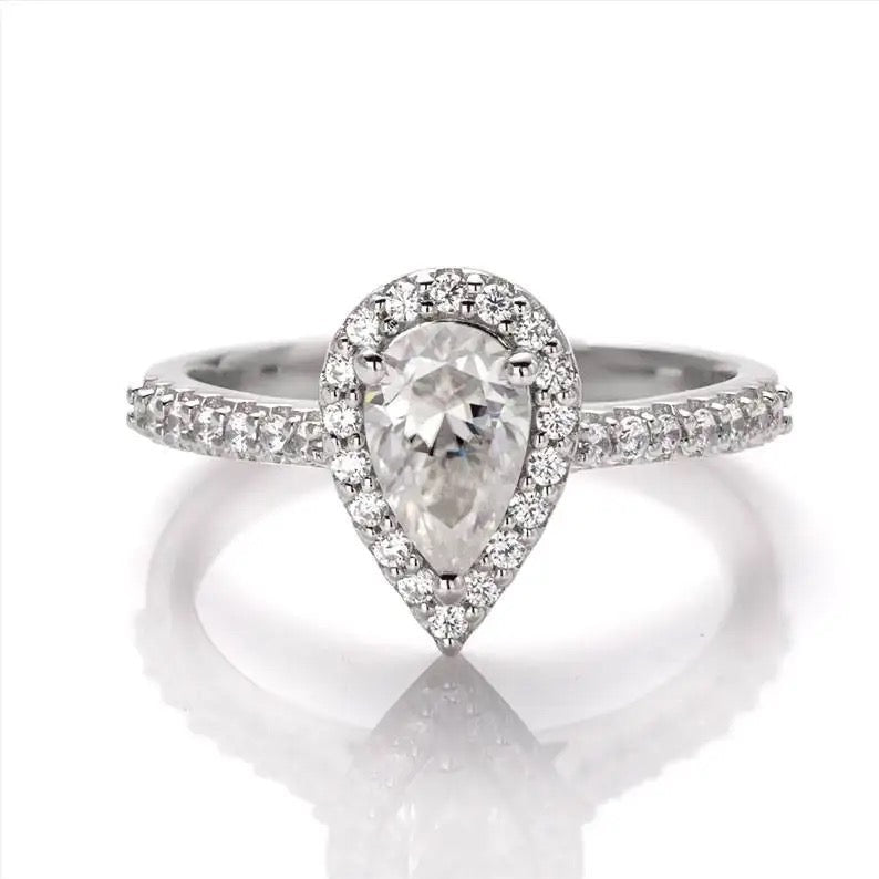 PEAR HALO RING 1CT
