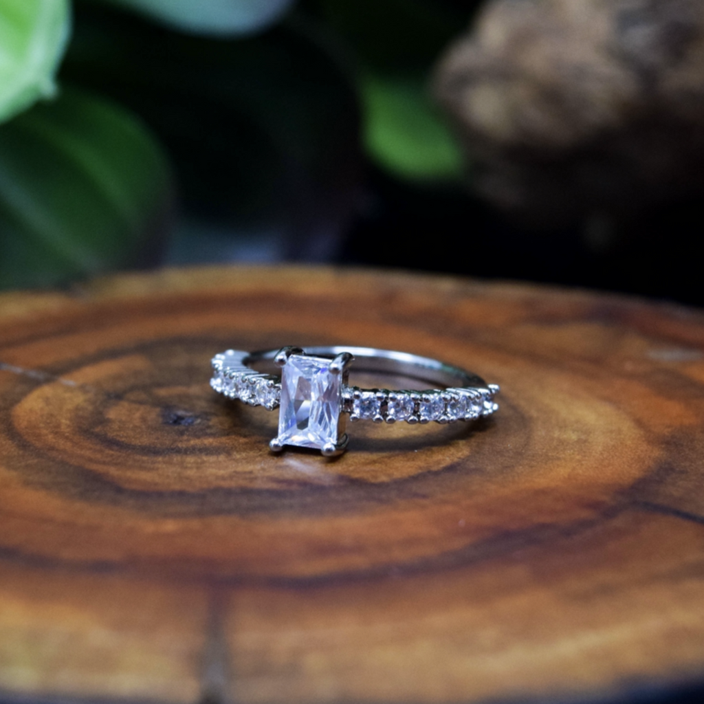 SILVER SPARK RING